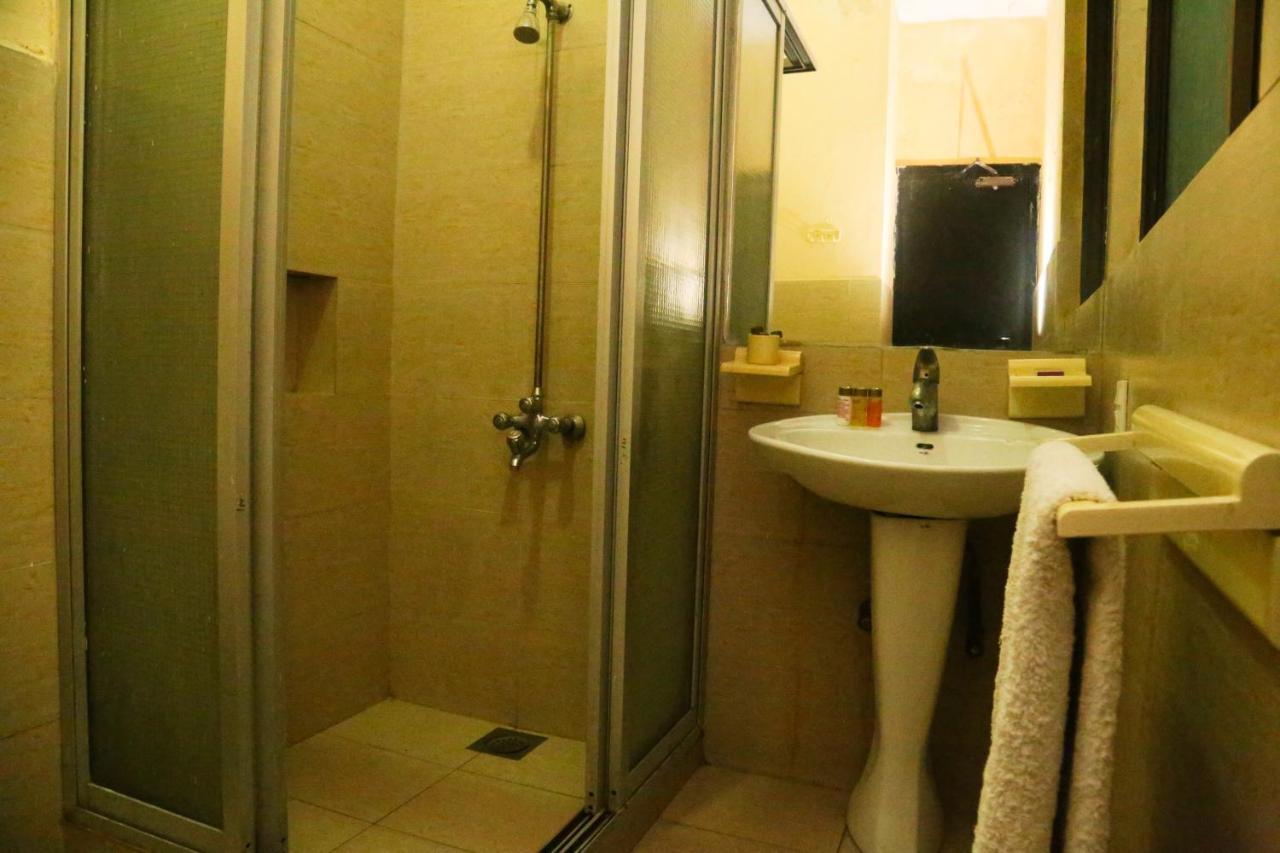 Mall View Hotel Gulberg Lahore Exteriör bild